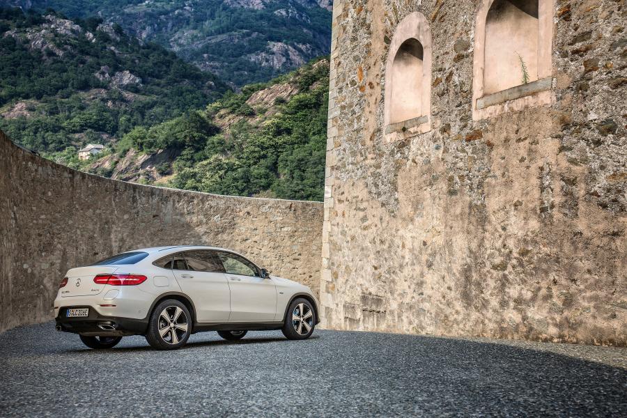  Mercedes-Benz GLC350 e 4Matic Coupe 2016 года  (фото 39 из 43)